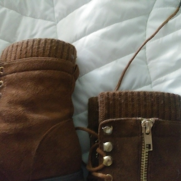 Boots - Picture 3 of 3